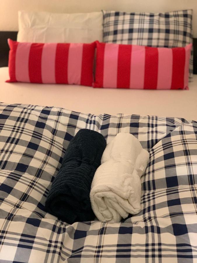 Hostel Lovely Rooms, City Center, Shared Bathroom, Windows To Corridor วิลลาค ภายนอก รูปภาพ