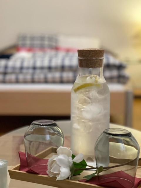 Hostel Lovely Rooms, City Center, Shared Bathroom, Windows To Corridor วิลลาค ภายนอก รูปภาพ