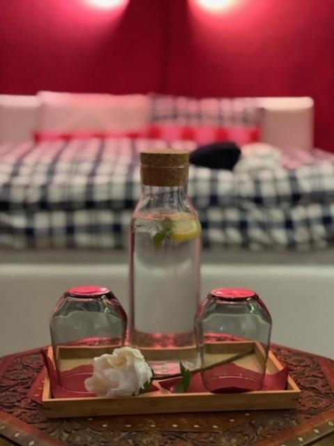 Hostel Lovely Rooms, City Center, Shared Bathroom, Windows To Corridor วิลลาค ภายนอก รูปภาพ