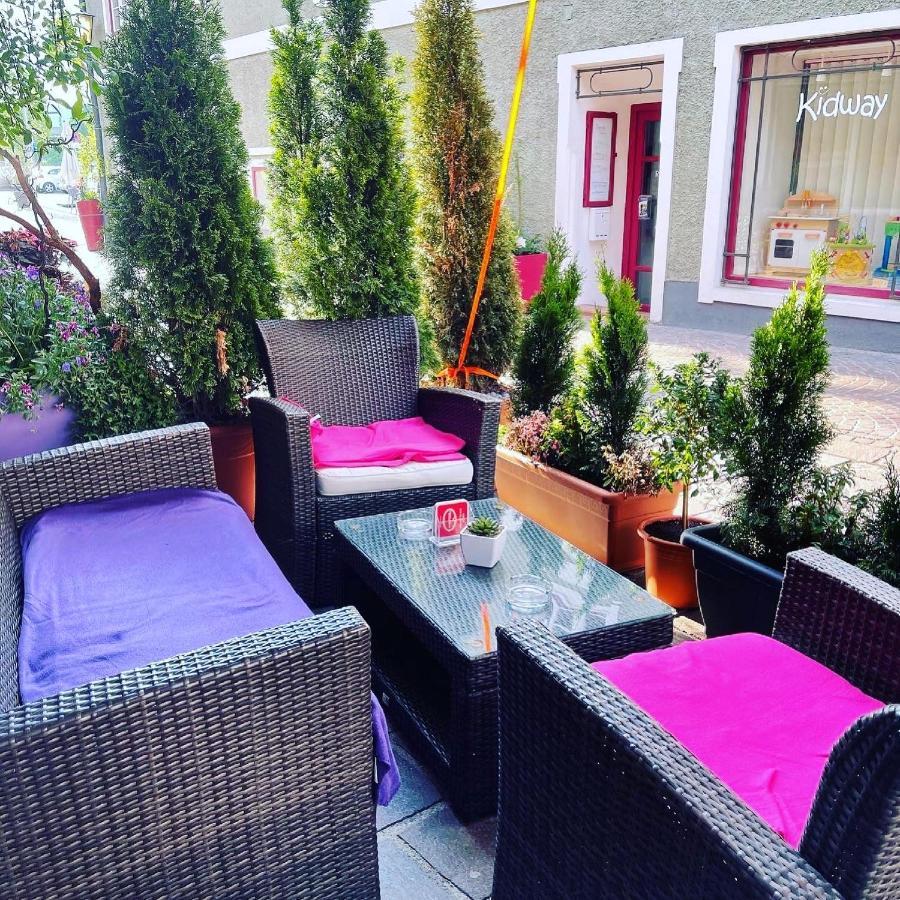 Hostel Lovely Rooms, City Center, Shared Bathroom, Windows To Corridor วิลลาค ภายนอก รูปภาพ