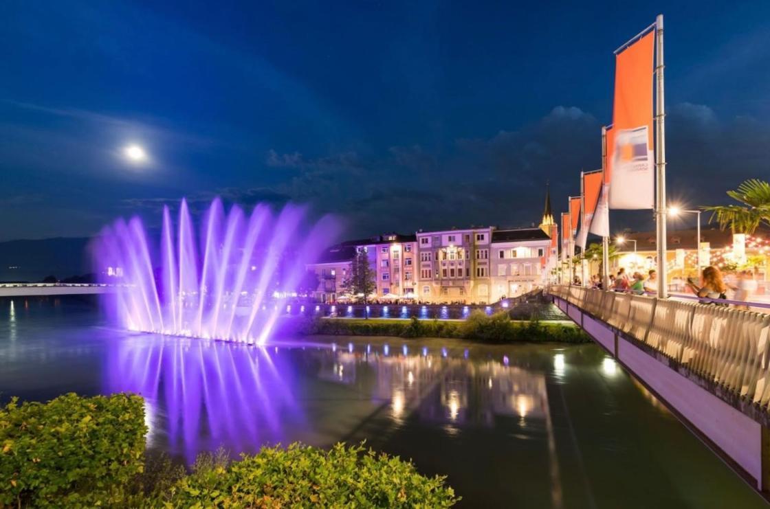 Hostel Lovely Rooms, City Center, Shared Bathroom, Windows To Corridor วิลลาค ภายนอก รูปภาพ